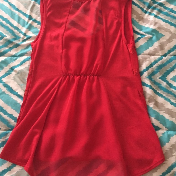 Red top. Small. - Picture 2 of 2