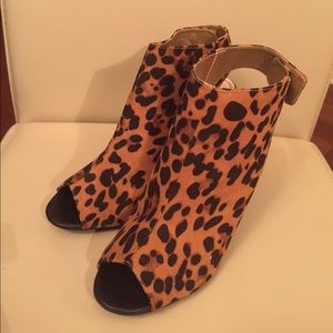 leopard Print Wedges Bamboo Sz 10.