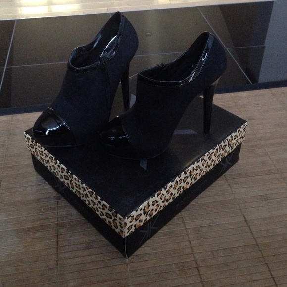 Kardashian Kollection Luxe Toe Cap Bootie - black