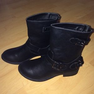 Women's size 7.5 Soda combat boots