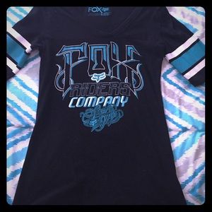 Small fox v neck crew sleeve.