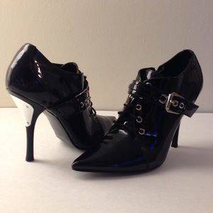Guess By Marciano Black booties Size 6