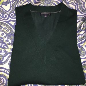 Hunter green Banana Republic v-neck sweater
