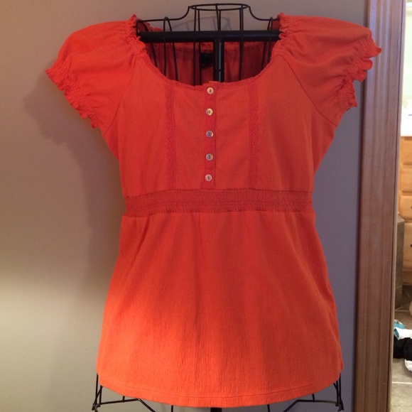 Ladies cute, coral top!