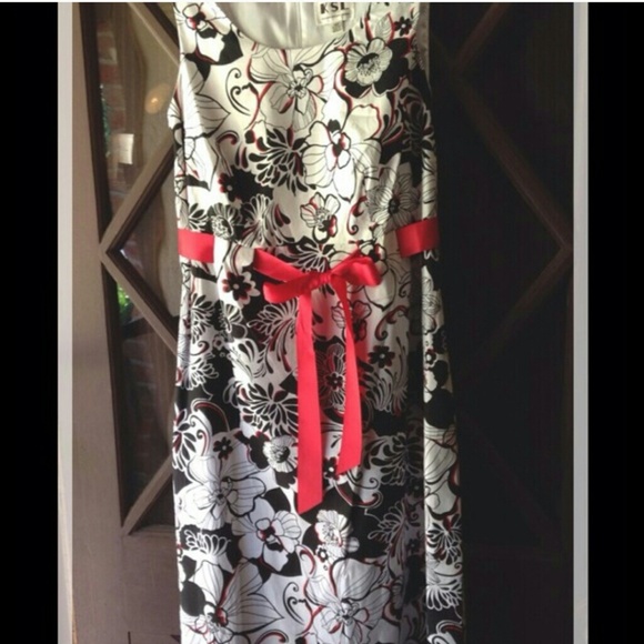 Dresses & Skirts - Flower dress