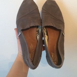 gray toms