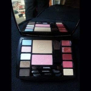 🌿CHANEL Travel Makeup Palette