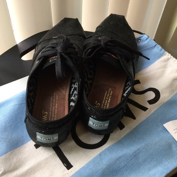 💯% authentic Toms Shoes🎉Final Reduction🎉