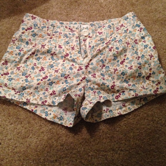 F21 floral shorts