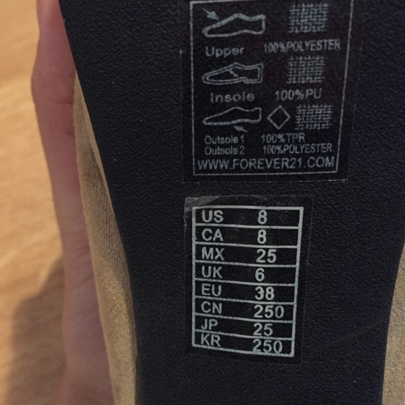 beige/tan heels - Picture 4 of 4