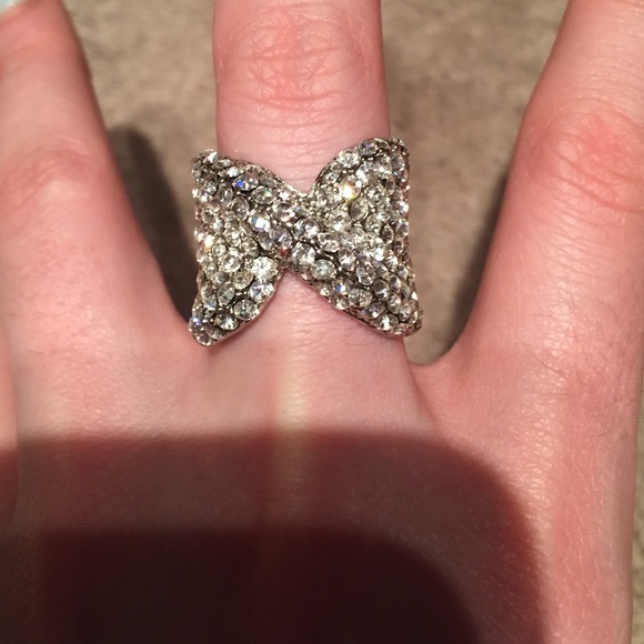Beautiful ring - Picture 2 of 3