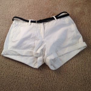 Shorts with belt
