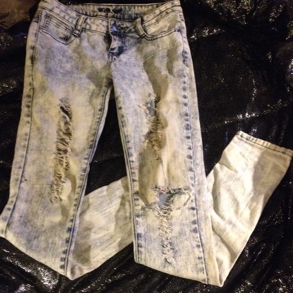 acid washed ripped skinny jeans