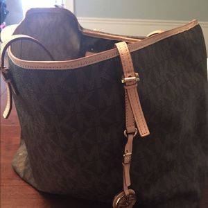 Authentic large Michae Kors jet set tote!