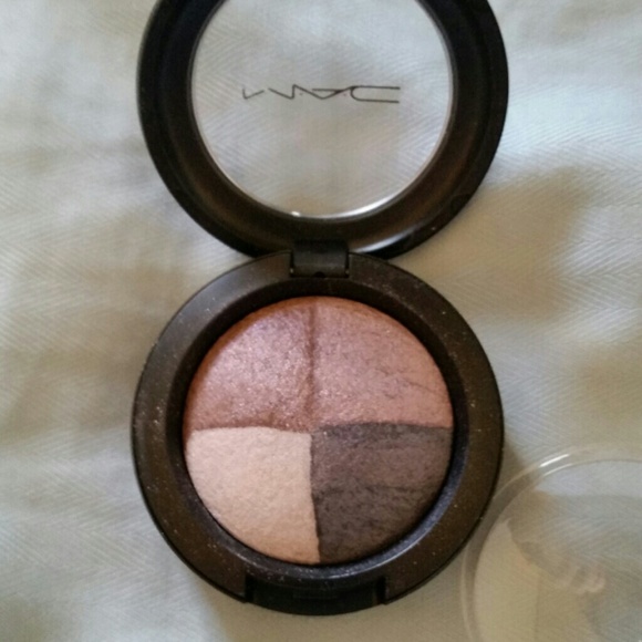 ●BUNDLED●Mac Eyeshadow "Great Beyond" - Picture 2 of 3