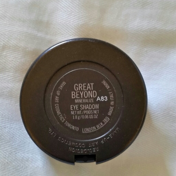 ●BUNDLED●Mac Eyeshadow "Great Beyond" - Picture 3 of 3