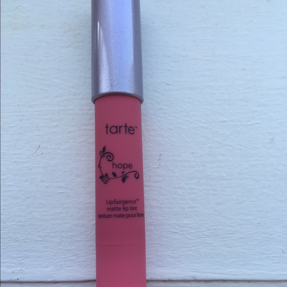 Tarte lip matte in Hope