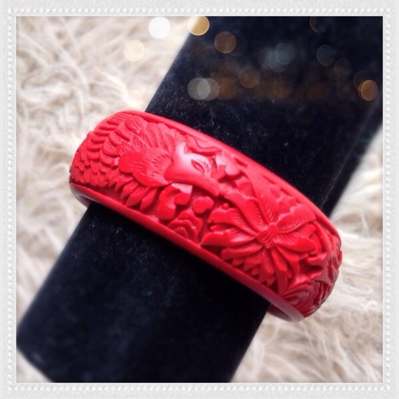 ORIENTAL 100% CORAL BANGLE
