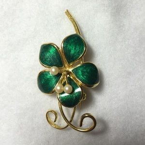 Beautiful Vintage Brooch/Scarf Clip
