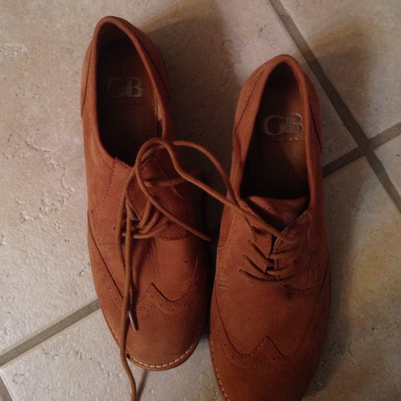 brown shoes - Picture 2 of 3