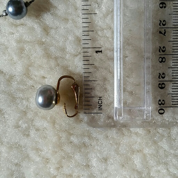 Elegant Pearl Necklace/Earing Set - Picture 2 of 2