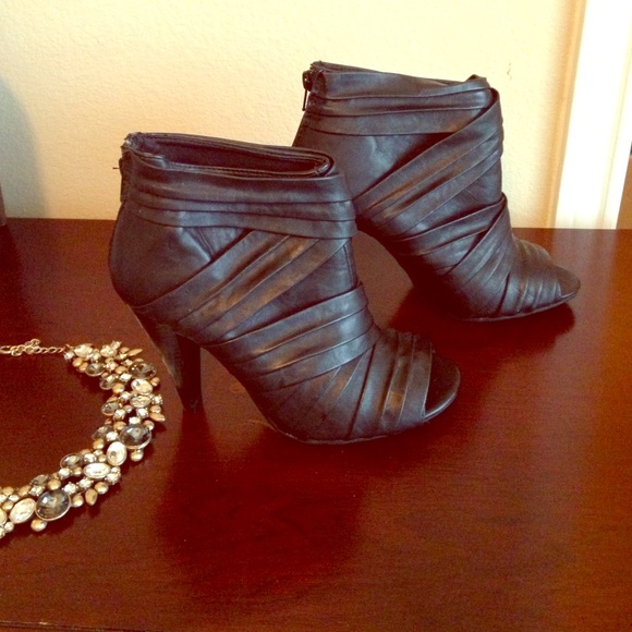 Black heels booties