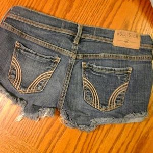 HOLLISTER JEAN SHORTS SIZE 0  purfect beach shorts