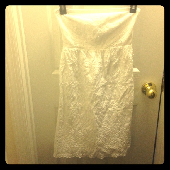 White lace strapless dress