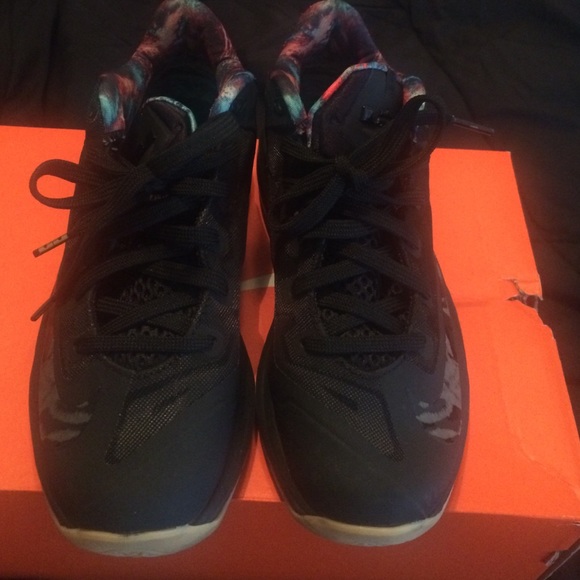 Lebron James XI LOW - Picture 2 of 4