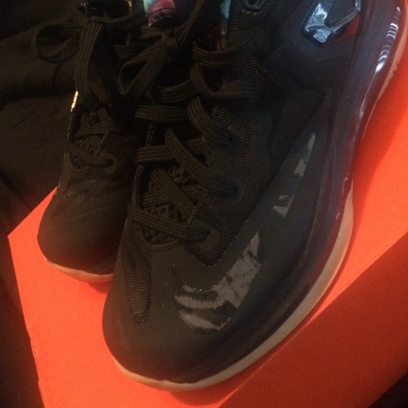 Lebron James XI LOW - Picture 4 of 4