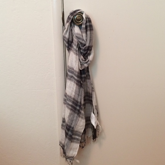 Gray plaid scarf