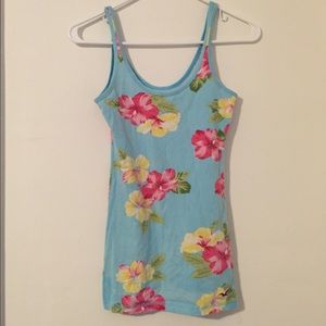 HOLLISTER TANK Hawaiian flower look.