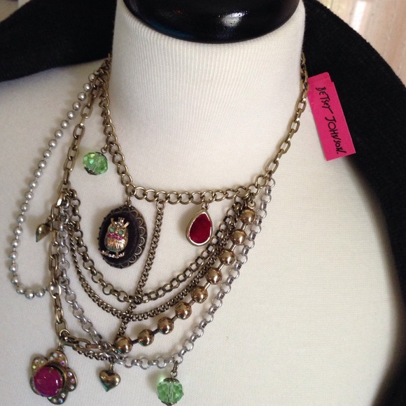 Layers of chain Necklace. - Picture 2 of 2