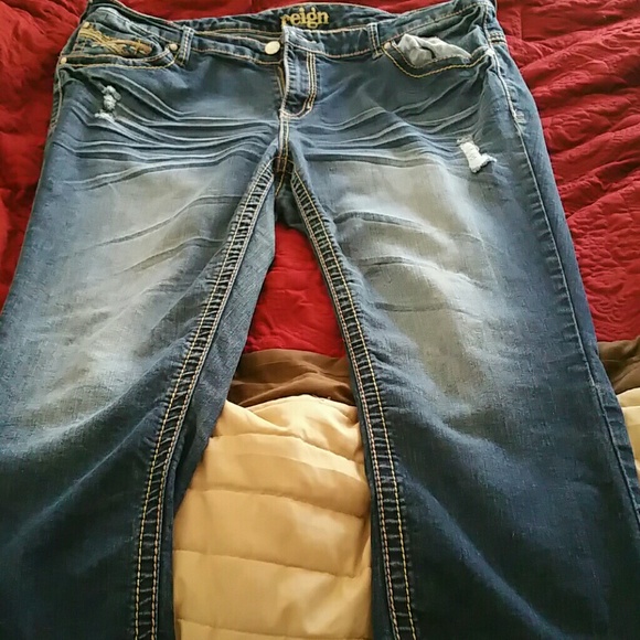 Capri pants. Plus sized!