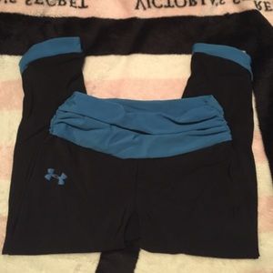 ✨ UNDER ARMOUR WORK OUT CAPRIS LEGGINGS ✨
