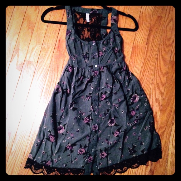 Button up floral dress with lace accents size XS