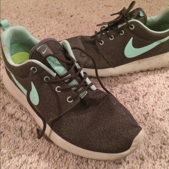 Nike roshe run.