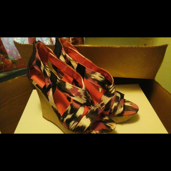 Multi-colored platform sandal