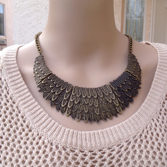 Jewelry - 🎀 $10 SALE 🎀 Feathers necklace