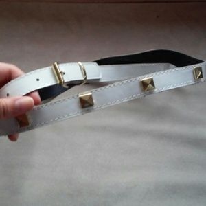 White and gold belt