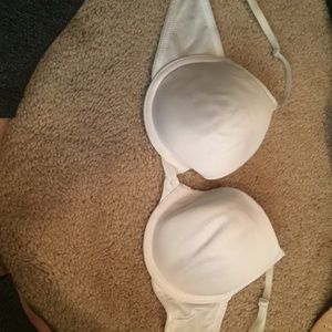 White VS Bra