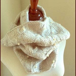 BETSEY JOHNSON 🏂 scarf & glove set