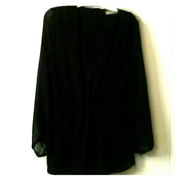 Very cute sheer gathered sleeve romper