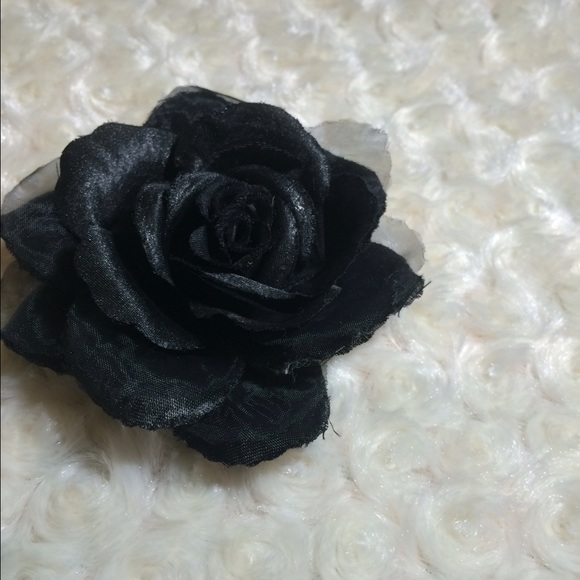 Black Rose pin