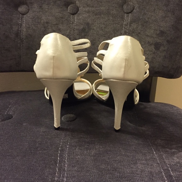 Silver heels - Picture 4 of 4