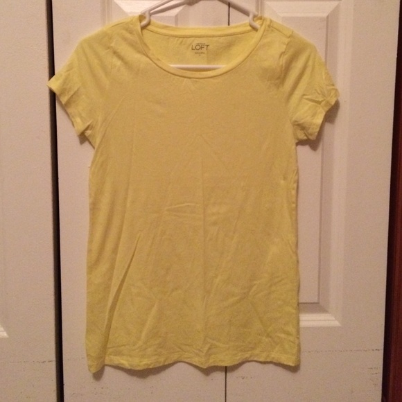 Anne Taylor Loft short sleeve tee- light yellow