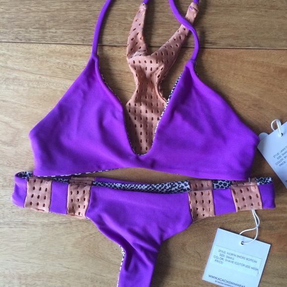 ❌SOLD❌Jaws top & North Shore bottoms in Shave Ice - Picture 1 of 3