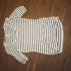 White House black market 1/4 length top.