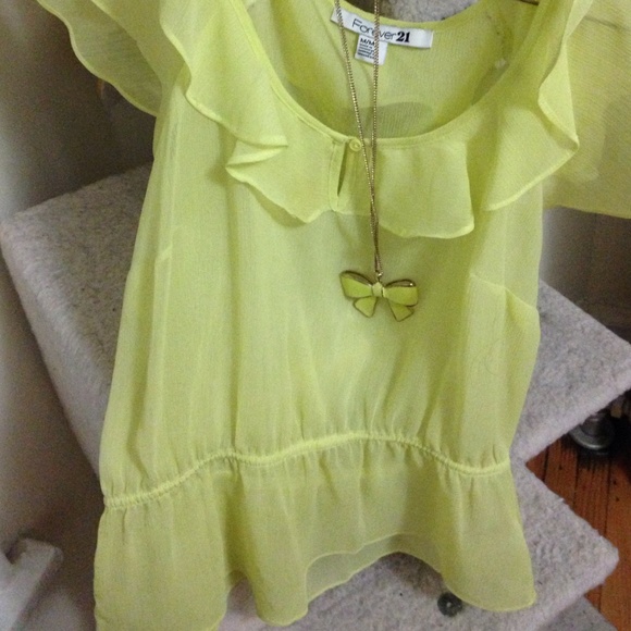 Blouse with a necklace included - Picture 1 of 3