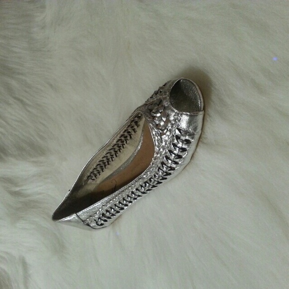 S16 Silver Peep Toe Flats